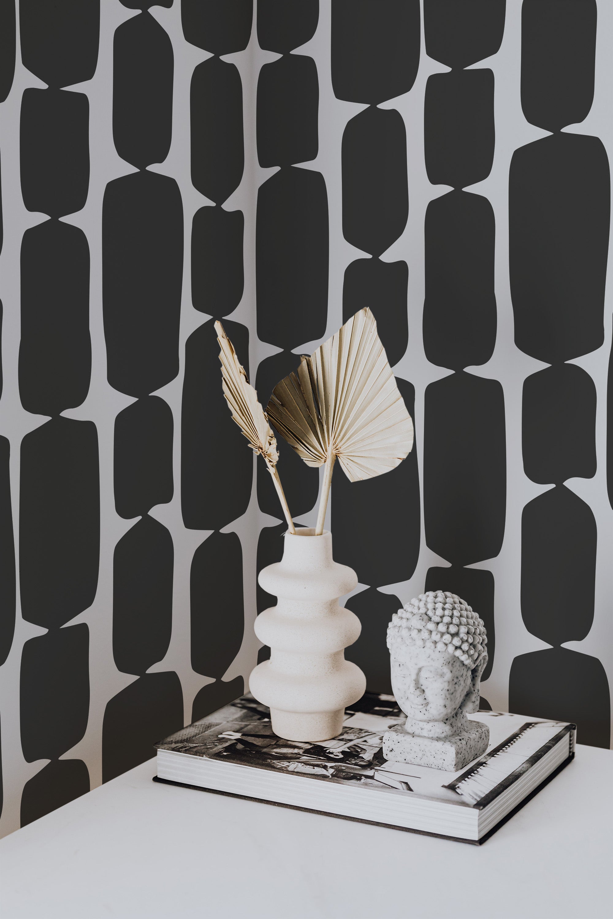 Black retro shape Wallpaper