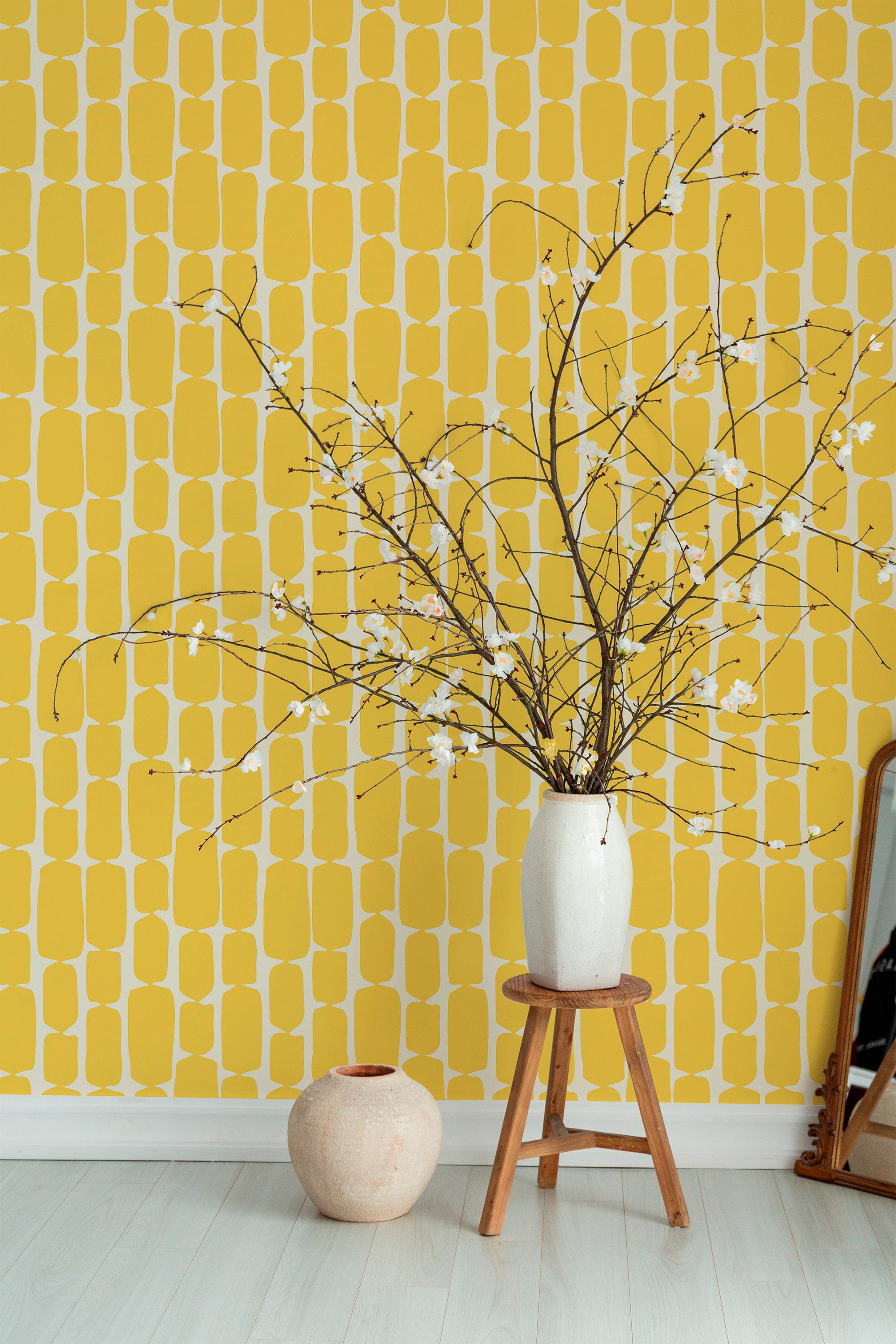 Yellow retro shape Wallpaper