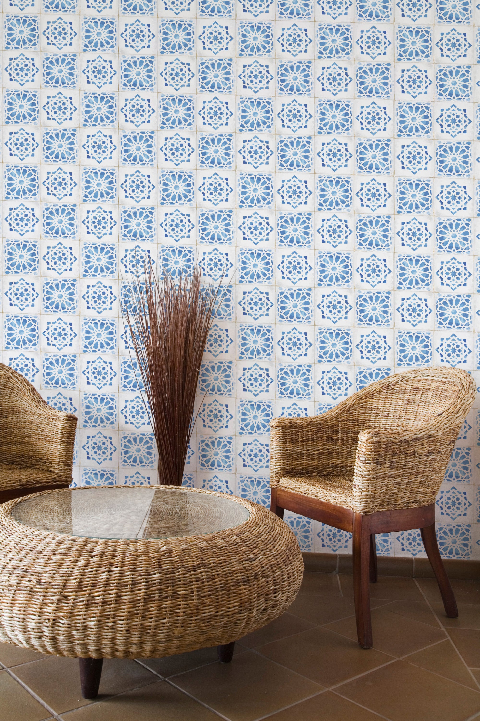 Self-adhesive wallpaper with a mosaic tile design in shades of blue and white, adding a Mediterranean feel to the room.