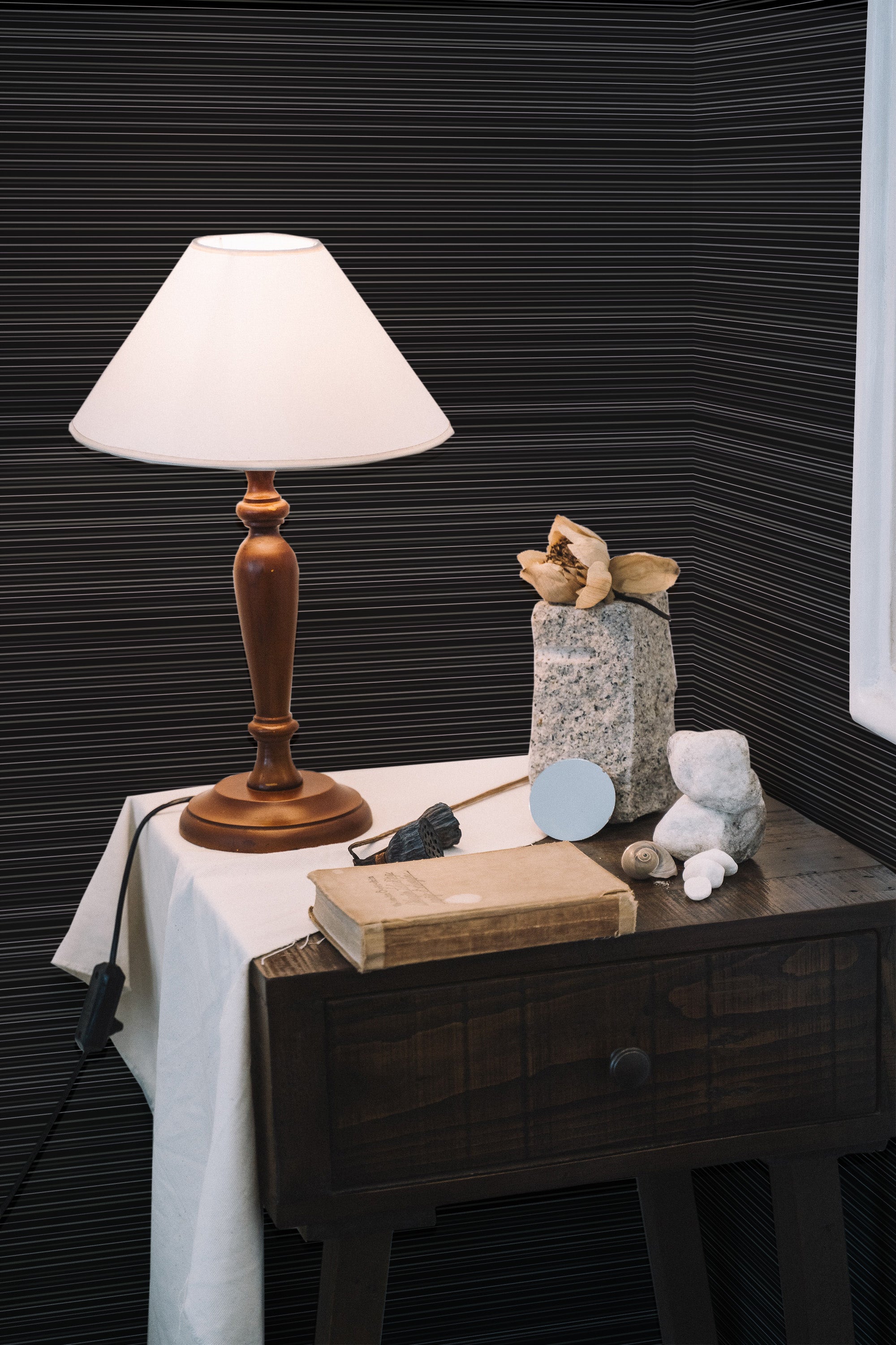 Self-adhesive wallpaper with a black striped texture, adding a modern and elegant feel to the room.