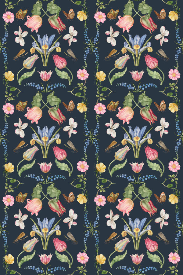 Dark ornamented floral Wallpaper