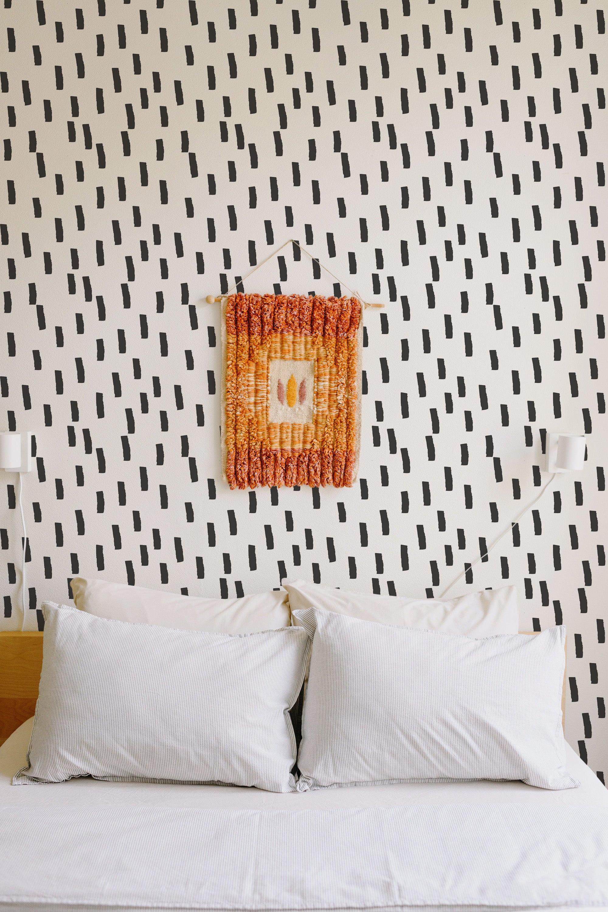 Self-adhesive wallpaper with black hand-drawn lines on a white background, creating a minimalist and modern pattern.