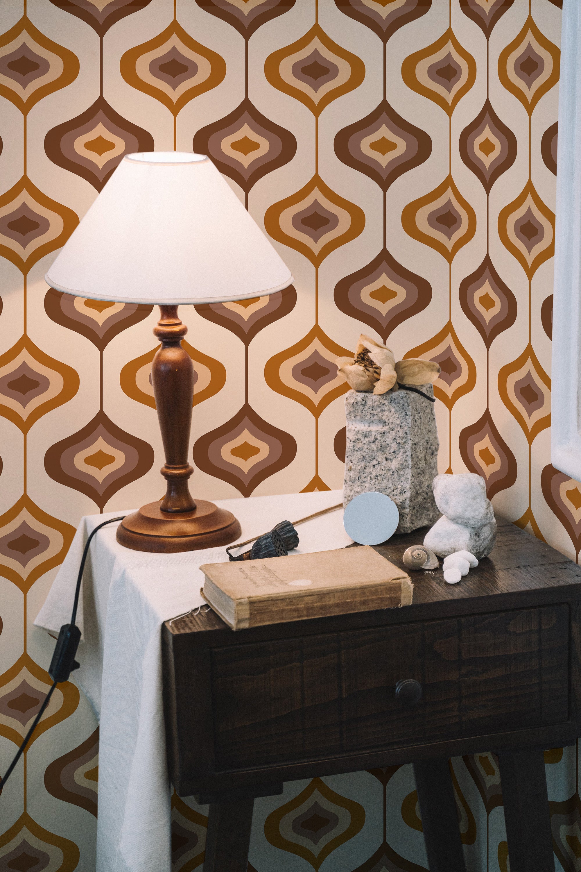 Self-adhesive wallpaper with a retro 70s design featuring geometric patterns in brown, orange, and cream tones, adding a warm and vintage aesthetic to the room.